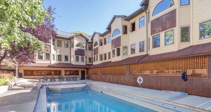 Condo 2BD / 2BA dans la ville de Telluride, pour 6 personnes, garage, bain Ă remous, barbecue, piscine