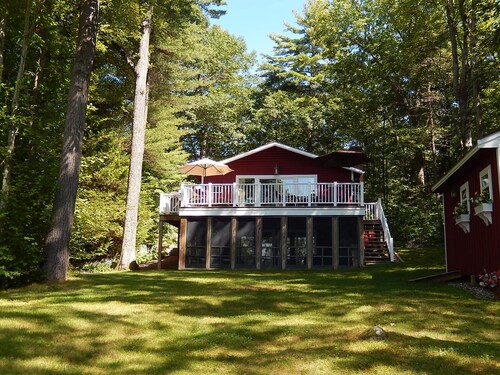 Beautiful Lakefront Escape - Book Your Fall Foliage GetAway!