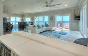 Smart TV, DVD player - Current Sea: Oceanfront 7BR house in Oak Island, sleeps 16, ideal for family fun! (Oak Island)