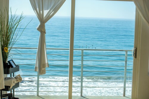 BEACHFRONT CONDO - 2 Bdr 2 Bth