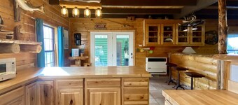 Cabaña de madera en el lago