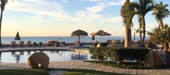 El Zalate: Ground floor, Beach Front condo, steps to the pool and beach