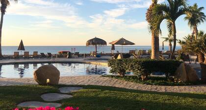 El Zalate: Ground floor, Beach Front condo, steps to the pool and beach