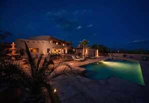 حمّام سباحة خارجي، حمّام سباحة مُدفَّأ