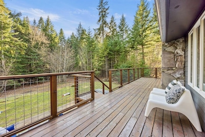 Private, Hot Tub, Fire Pit, Ping Pong, 10 minutes to town