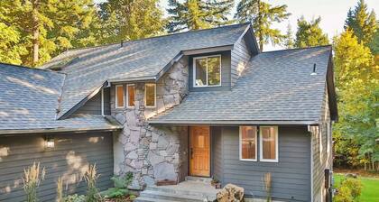 Private, Hot Tub, Fire Pit, Ping Pong, 10 minutes to town