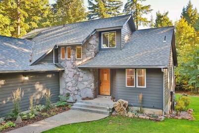 Private, Hot Tub, Fire Pit, Ping Pong, 10 minutes to town