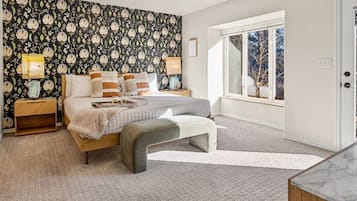 4 bedrooms, desk, iron/ironing board, WiFi