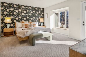 4 slaapkamers, een bureau, een strijkplank/strijkijzer, wifi (toeslag)