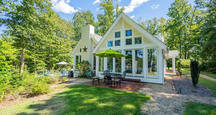 Irvington's BEST WATERFRONT EXPERIENCE!. Walk to Tides Inn & Irvington shops.