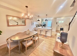 Dining - Stunning Townhouse steps from the Wharf with private parking (Washington)