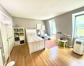 3 Schlafzimmer, Schreibtisch, Bügeleisen/Bügelbrett, kostenloses WLAN