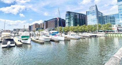 Stunning Townhouse steps from the Wharf with private parking
