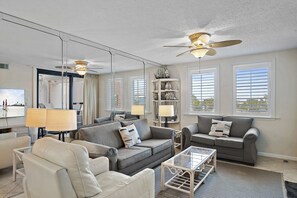 Smart TV - FIRST FLOOR NEAR THE MAIN ELEVATORS/STAIRS AND JUST STEPS FROM THE POOL, PAVILIO (Destin)