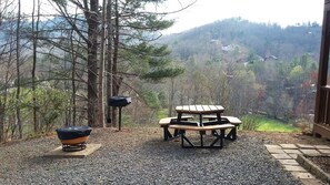 Outdoor dining - Beautiful Mountain Views Amid Wine Country-Hot Tub (Hiawassee)