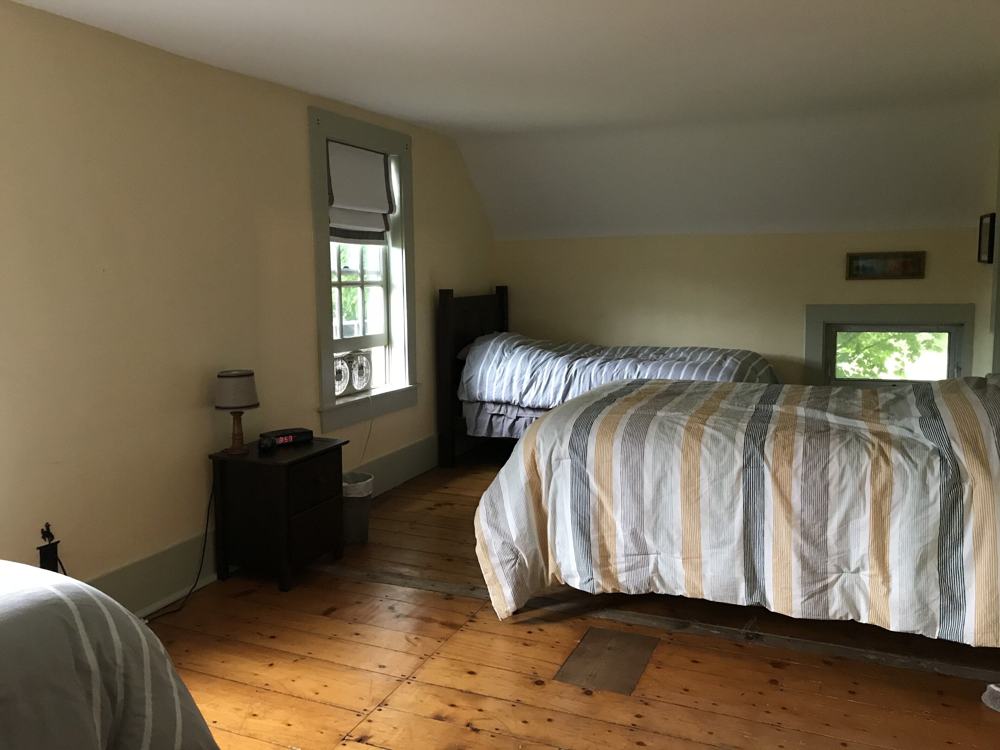 3 slaapkamers, een bureau, een strijkplank/strijkijzer, gratis wifi