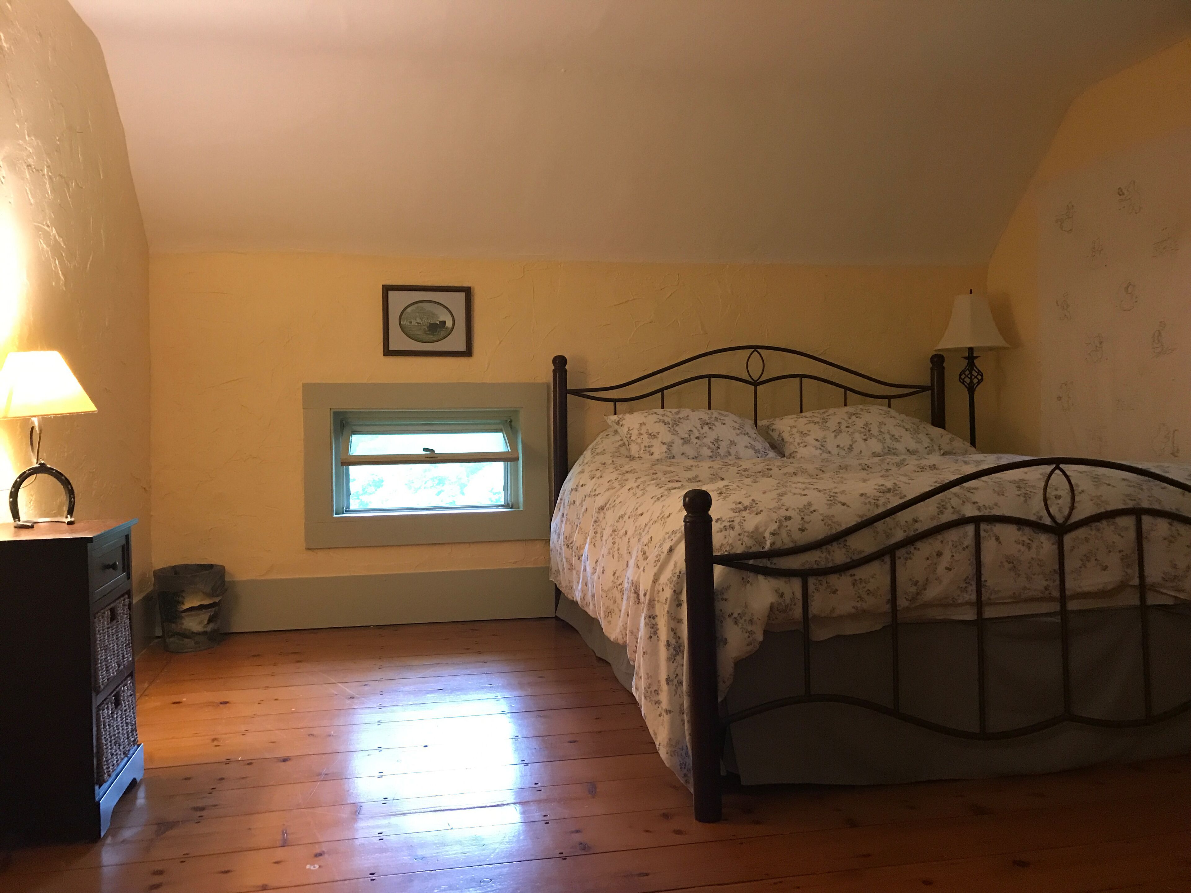 3 bedrooms, desk, iron/ironing board, free WiFi