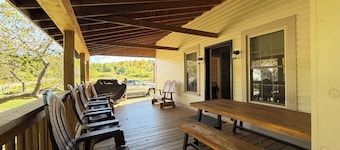 Private 150-Acre Farmhouse near Universities