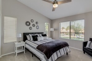 2 bedrooms, in-room safe, desk, iron/ironing board - Beautiful, Newly Remodeled & Fully Furnished Townhouse on the Water! (Gilbert)