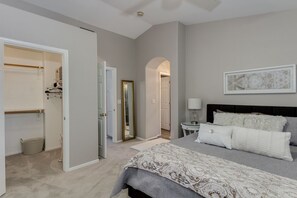 2 bedrooms, in-room safe, desk, iron/ironing board