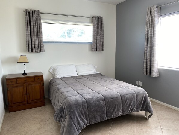 3 bedrooms, iron/ironing board, free WiFi, bed sheets