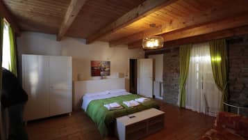 4 Schlafzimmer, BĂŒgeleisen/BĂŒgelbrett, kostenloses WLAN, BettwĂ€sche