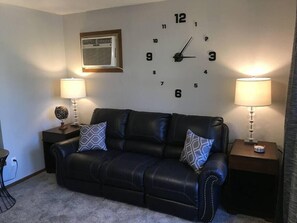 スマートテレビ、書庫、スマートスピーカー