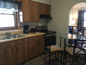 Fridge, microwave, oven, stovetop - Fantastic 1-Bedroom Property In Great Location! (Saint Joseph)