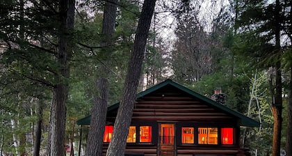 WATERFRONT LAKE CABIN - Nestled 15' Feet Away from Water On 150' Peninsula