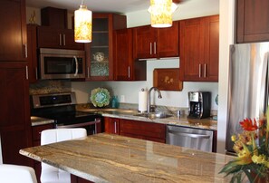 Fridge, microwave, oven, stovetop - Comfortable Condo on Turtle Bay Golf Course Sleeps 5 (Kahuku)