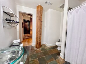 Shower, hair dryer, towels