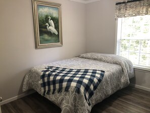 3 slaapkamers, een strijkplank/strijkijzer, wifi, beddengoed