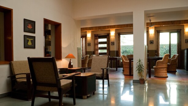 Lobby-lounge