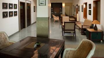 Lobby-lounge