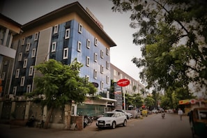 Unclassified image, 5 of 6, button