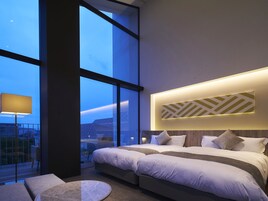 Deluxe Twin Room, Jetted Tub | Premium bedding, in-room safe, desk, free WiFi