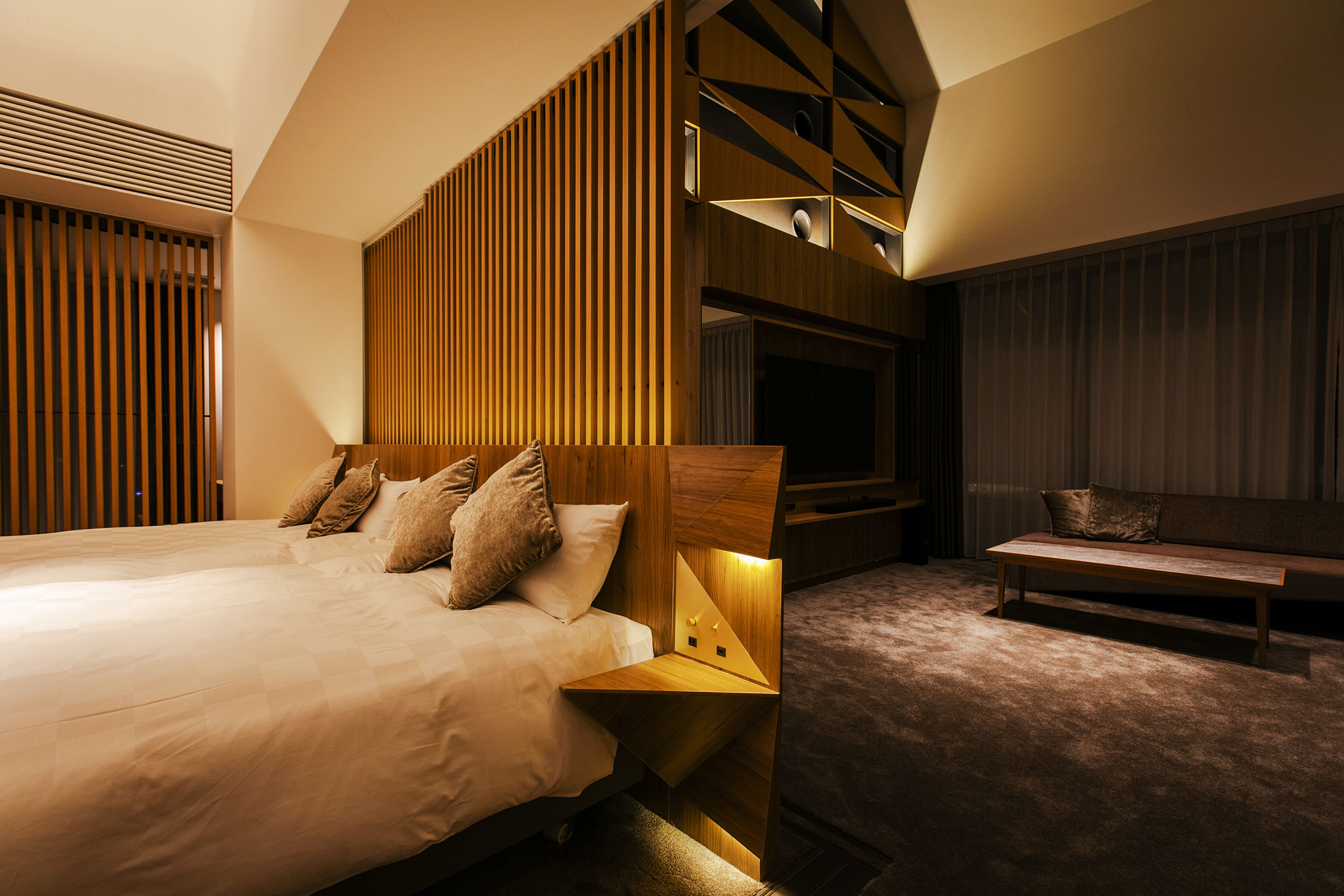 Chambre Deluxe avec lits jumeaux, baignoire à jets | Literie de qualité supérieure, coffres-forts dans les chambres, bureau