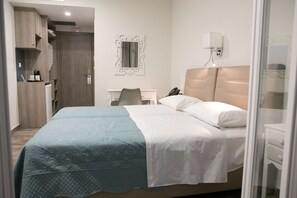Minibar, in-room safe, soundproofing, iron/ironing board - Hyperion Hotel Kalymnos (Kalymnos)
