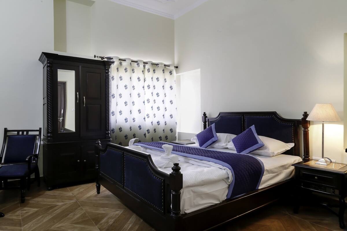 Iron/ironing board, rollaway beds, free WiFi, bed sheets