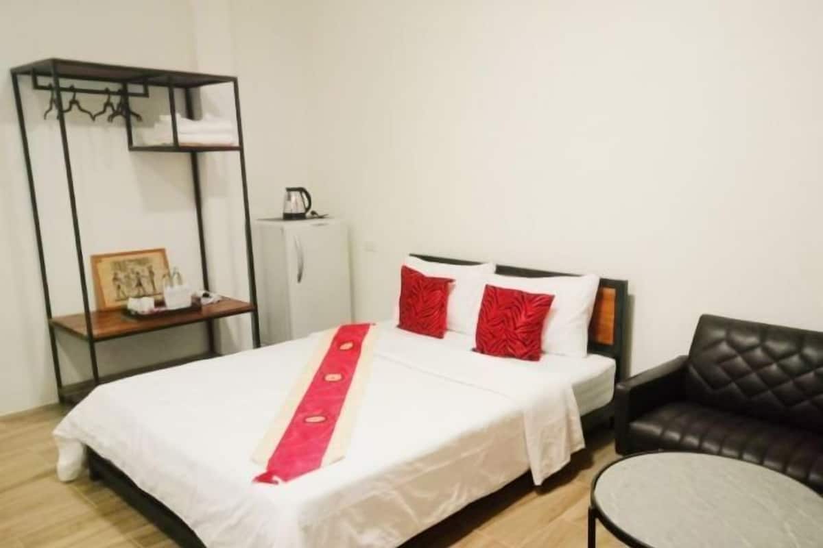Premium bedding, desk, blackout curtains, soundproofing