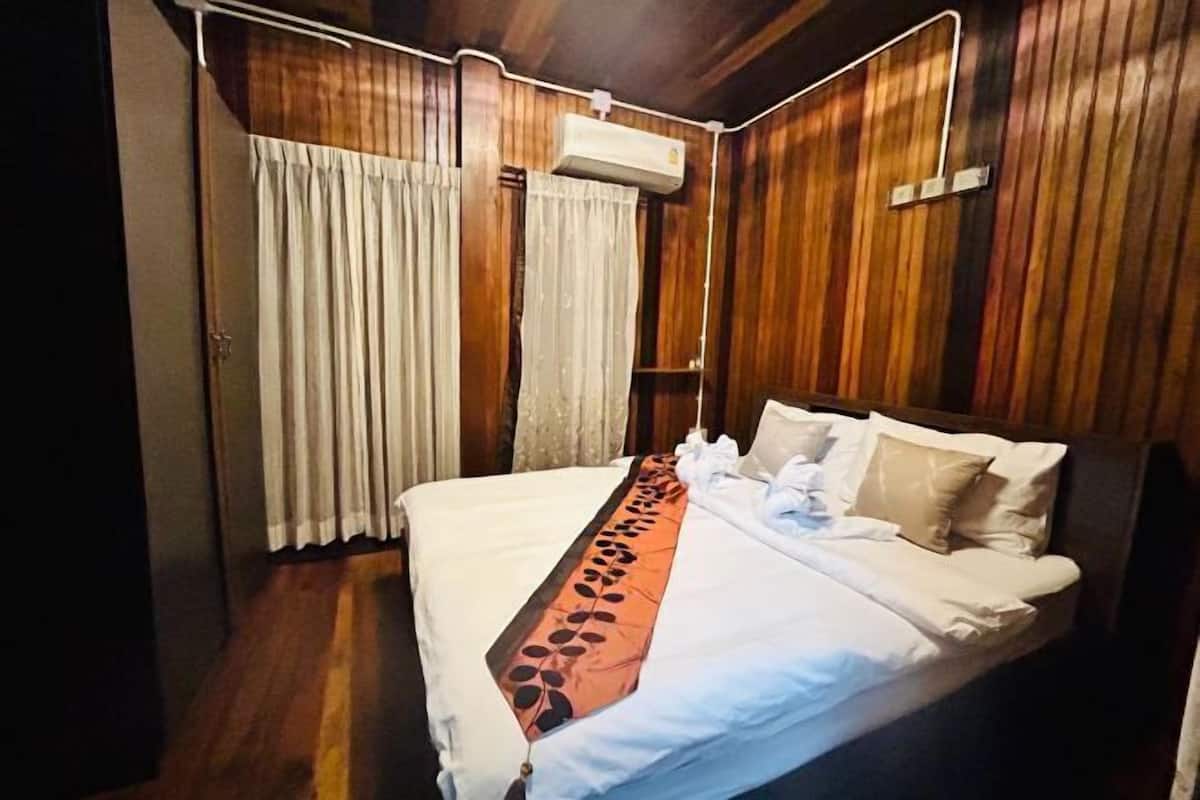 Premium bedding, desk, blackout curtains, soundproofing