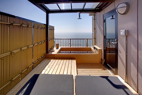 Japanese Style Room For 5 People with Private Open-air Bath, Top Floor, Smoking | Free WiFi