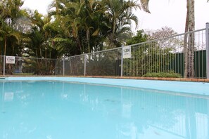 Outdoor pool - Huntsville Caravan Park (Tinana)