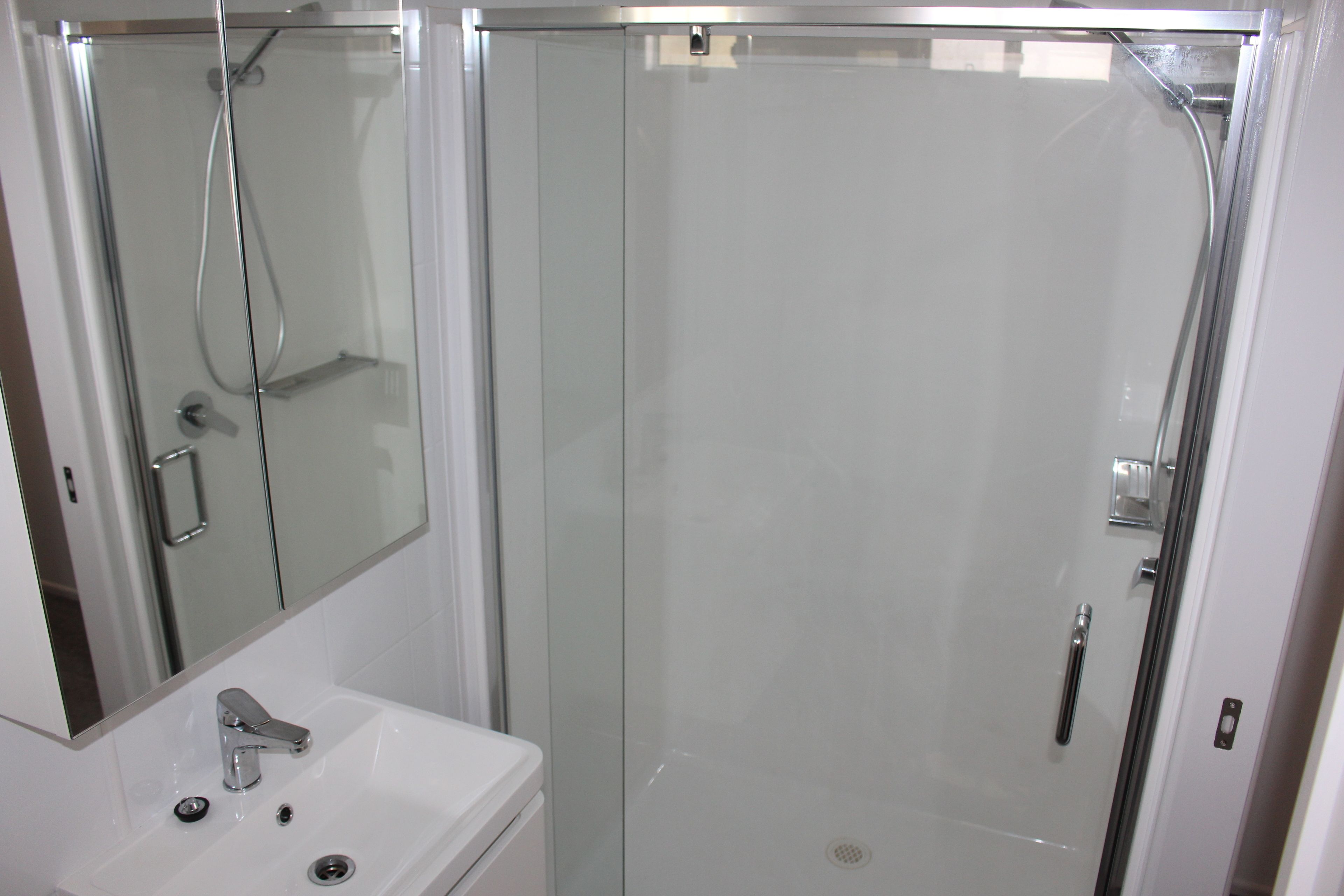 Queen Studio | Bathroom