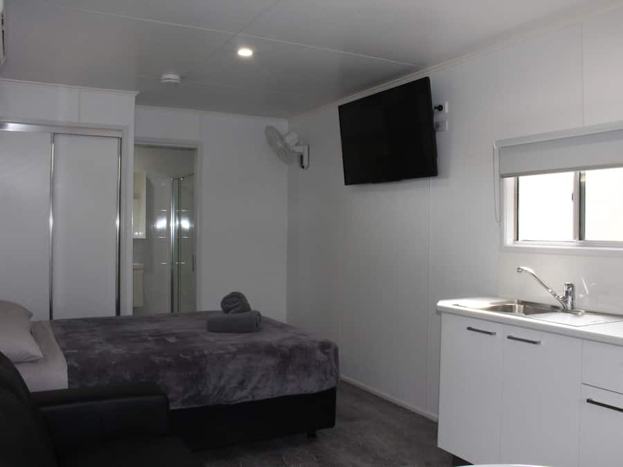 Queen Studio | Individually decorated, individually furnished, free WiFi, bed sheets