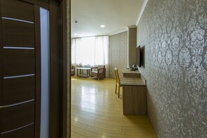 Superior Triple Room, Non Smoking, Garden View | Living room | 43-inch Smart TV with satellite channels, TV - Inga Hotel Yerevan (Yerevan)