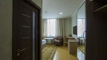 Standard Twin Room, Non Smoking | Living room