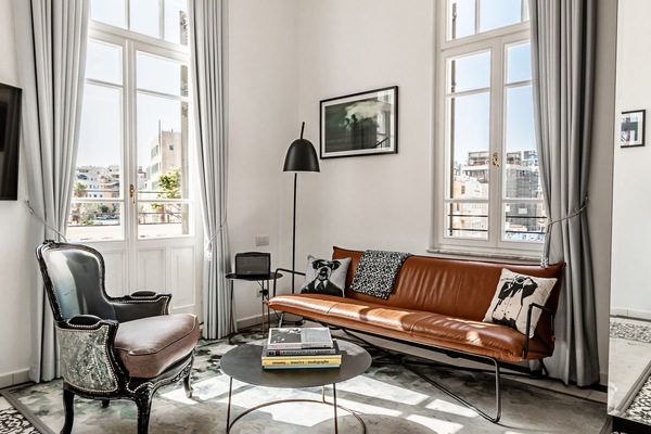 1 camera, cassaforte in camera, tende oscuranti, insonorizzazione