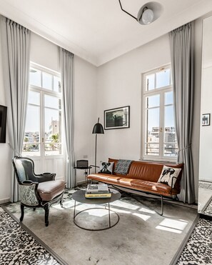 Junior-Suite, 1 King-Bett, Balkon | Zimmersafe, Verdunkelungsvorhänge, schallisolierte Zimmer