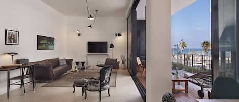 Apartment, 1 Bedroom, Balcony | In-room safe, blackout drapes, soundproofing, iron/ironing board